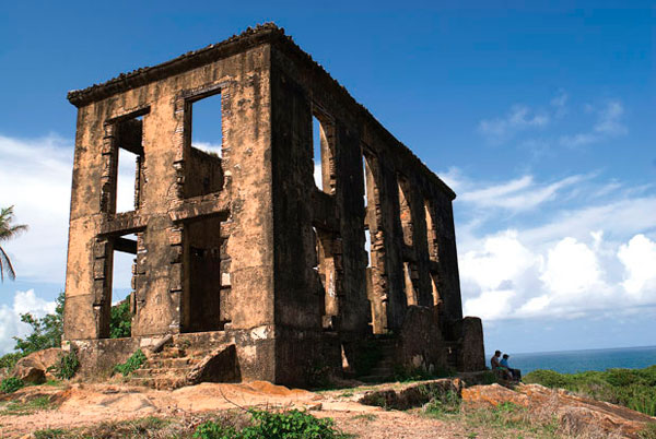 Ruína do antigo farol e casa do faroleiro (Foto:Jesus Carlos/Imagemglobal)