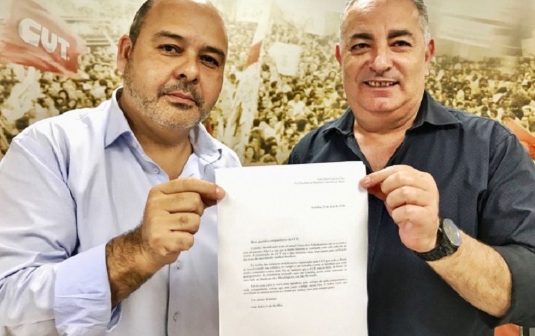 Lula agradece apoio da CUT em carta enviada da prisão 