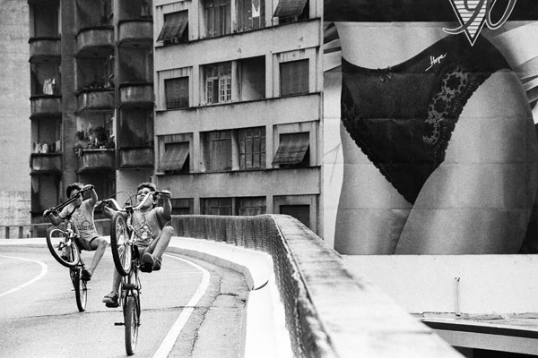 Minhocão aos domingos e feriados, em São Paulo, no ano de 1990 (Foto: Nair Benedicto/N-Imagens)